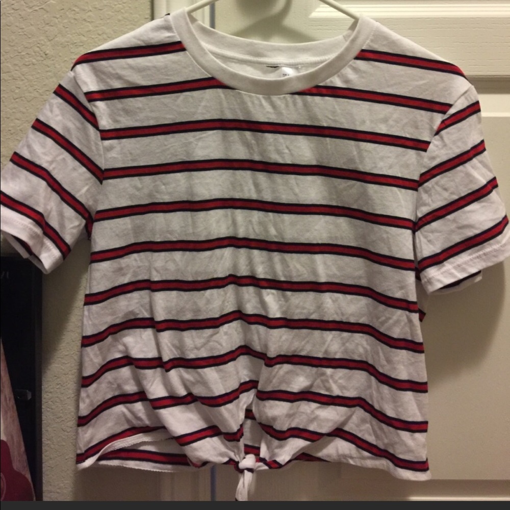 NWOT| STRIPED TOP w/ TIE KNOT